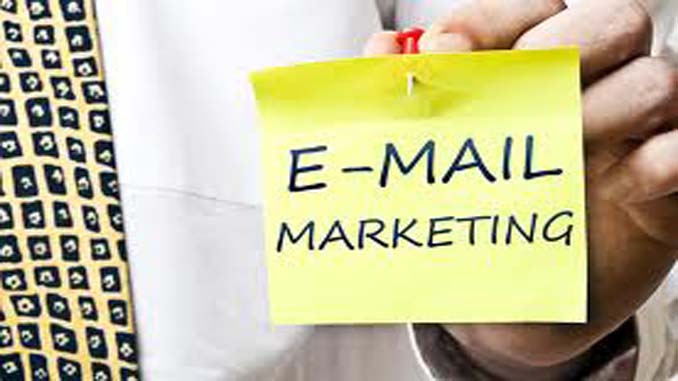 Post It Saying "Email Marketing"